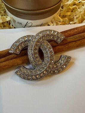 Fashion Jewelry Silver Crystal Interlocking CC Brooch